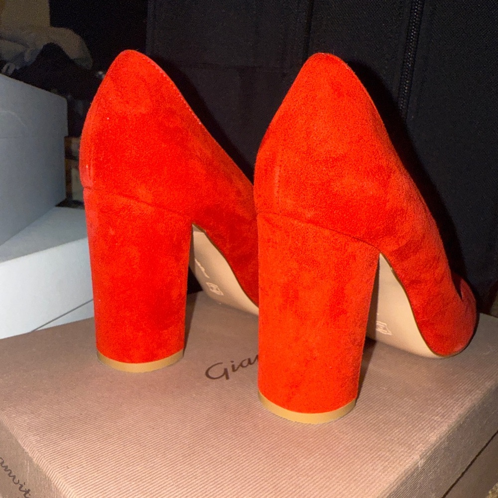 Tomato red suede classic pumps - Picture 5 of 8
